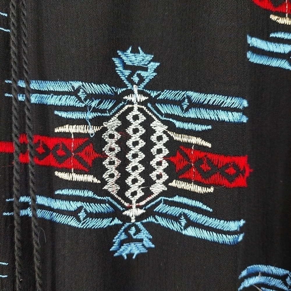 LIV Los Angeles Women's Black Aztec Tribal Long Sleeve V Neck Tunic Top Size S - Picture 6 of 9